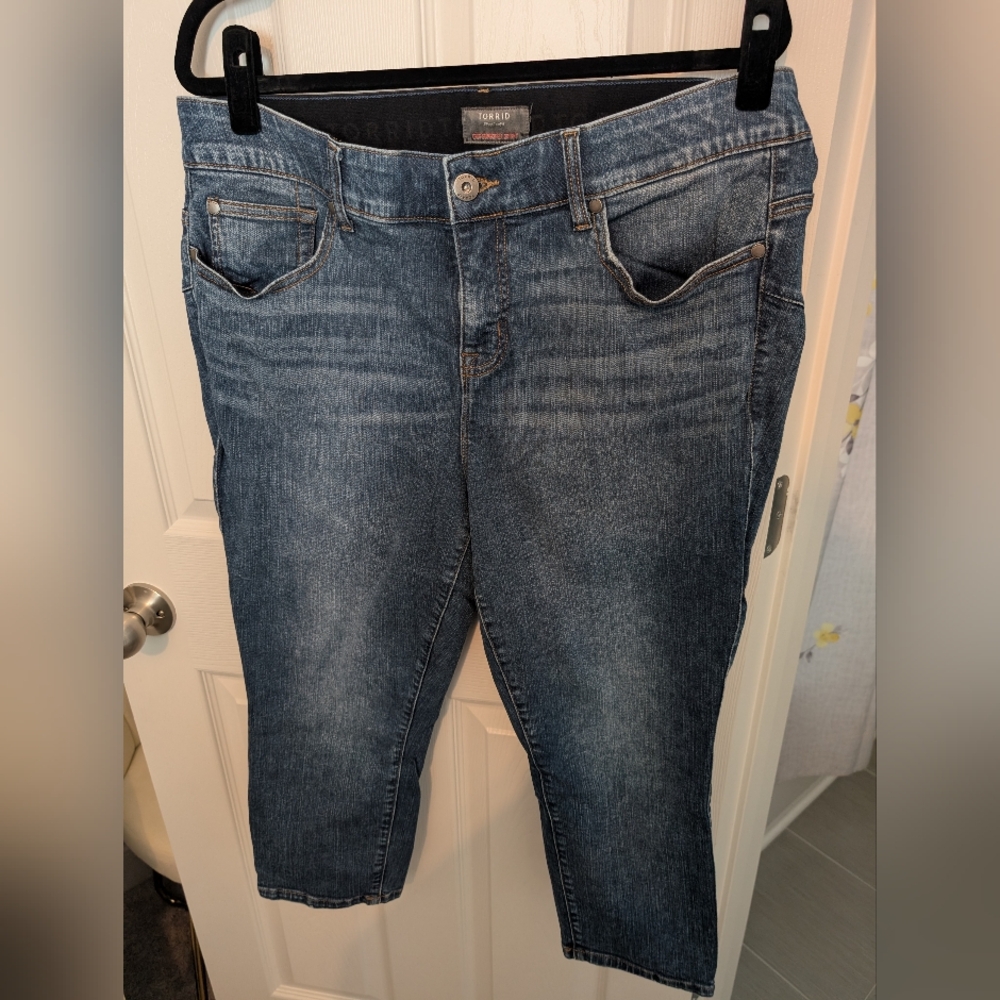 Torrid Cropped Bombshell Skinny Classic Blue Denim Jeans